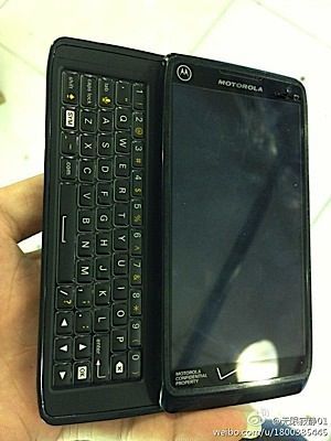 Motorola Droid 5: nuovo smartphone con tastiera fisica QWERTY
