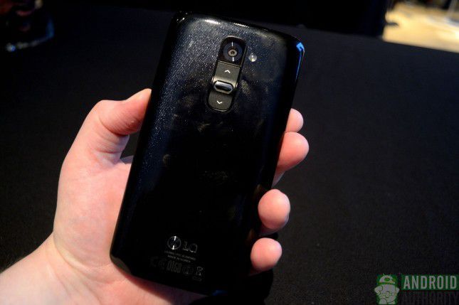 aa-lg-g2-in-hand-rear-1-645x429