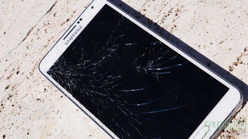 samsung-galaxy-note-3-drop-test-cracked-screen-aa-2