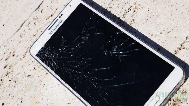samsung-galaxy-note-3-drop-test-cracked-screen-aa-2