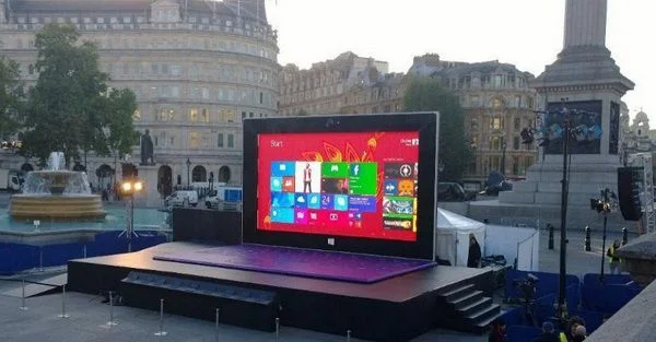 Microsoft e il suo tablet gigante da 383 pollici (funzionante)