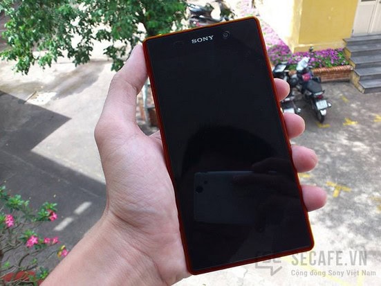 Red-version-of-the-Sony-Xperia-Z1-found-with-KitKat-on-board-2