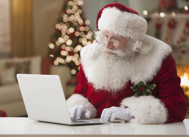 Santa-Claus-Weihnachtsmann-Notebook_iStock-Kmonroe2_000021727973Medium