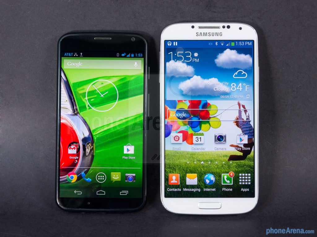 Motorola-Moto-X-vs-Samsung-Galaxy-S4-001