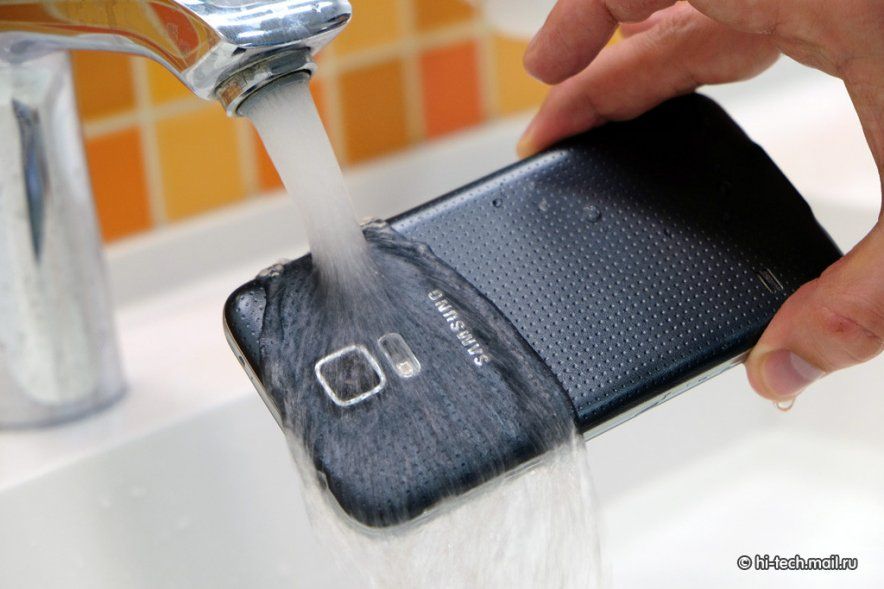 Galaxy-S5-water-resistance-tests-2