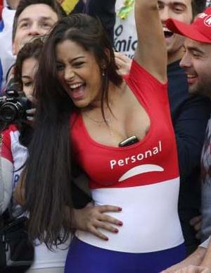 larissa-riquelme2