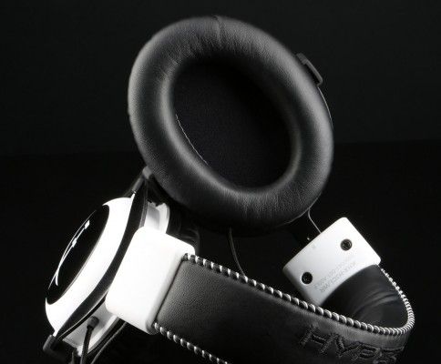 HyperX Cloud _white_Cloud-headset-side_earcup2_03_07_2014 10_44