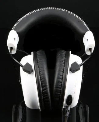 HyperX Cloud _white_Cloud_white-headset-front_main_03_07_2014 10_41