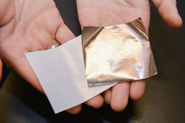 Inventata batteria per smartphone che avverte quando si surriscalda