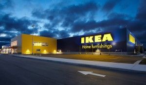 Ikea lancia lampade e scrivanie con ricarica wireless per gli smartphone