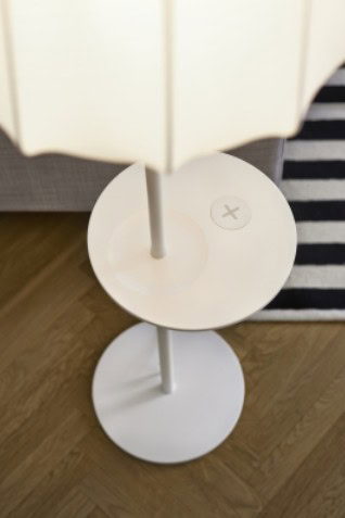 Ikea lancia lampade e scrivanie con ricarica wireless per gli smartphone Ikea lancia lampade e scrivanie con ricarica wireless per gli smartphone
