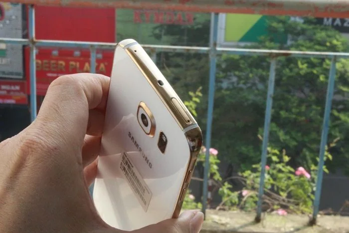 Gold-plated-Galaxy-S6-Edge_3
