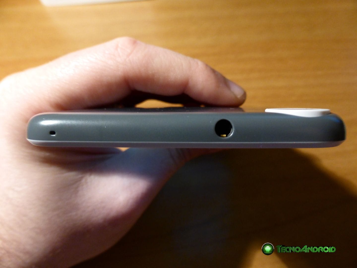 HTCESIRE820IMG4