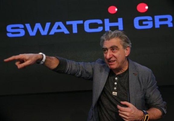 Swatch Group CEO Nick Hayek poses with the new 'Swatch Touch Zero One' during the Swiss watchmaker's annual news conference in Corgemont March 12, 2015.   REUTERS/Denis Balibouse