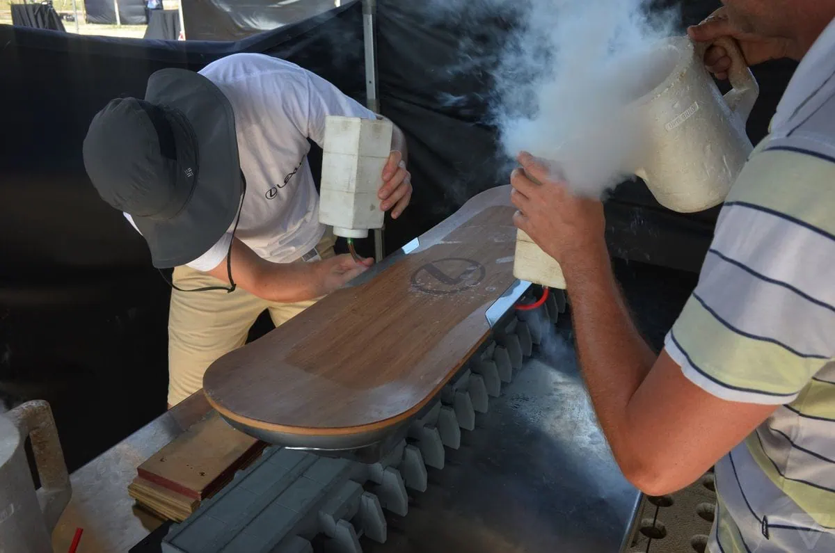 Lexus: presentato pubblicamente l’hoverboard