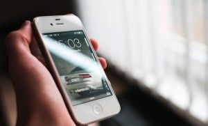 Texas, gli cade l'Iphone dall'aereo privato e dopo un volo di 3mila metri, funziona ancora