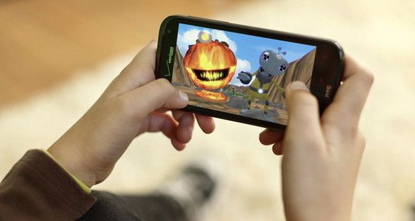 I bambini abbandonano i PC per i videogiochi su smartphone