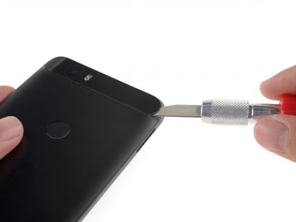 Nexus6PTeardown Nexus 6P non va oltre il punteggio di 2 su 10 secondo iFixit