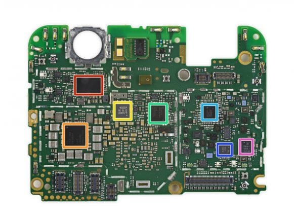 Nexus6PTeardown8 Nexus 6P non va oltre il punteggio di 2 su 10 secondo iFixit