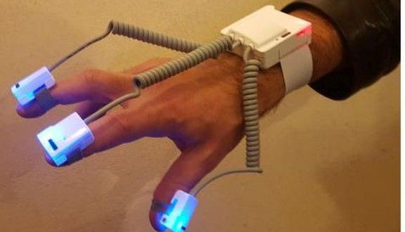 Parkinson, la sua diagnosi si fa con il bracciale smart