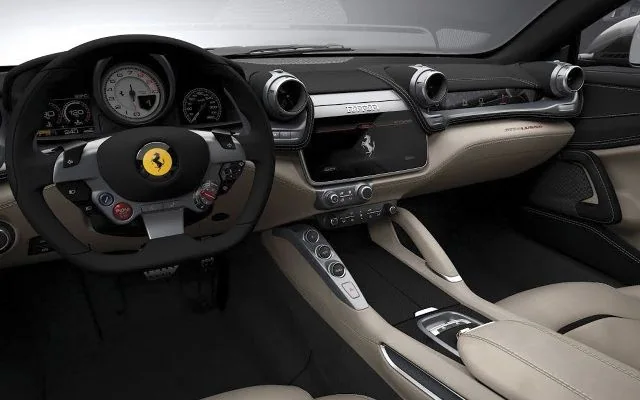 Ferrari GTC4Lusso (3)