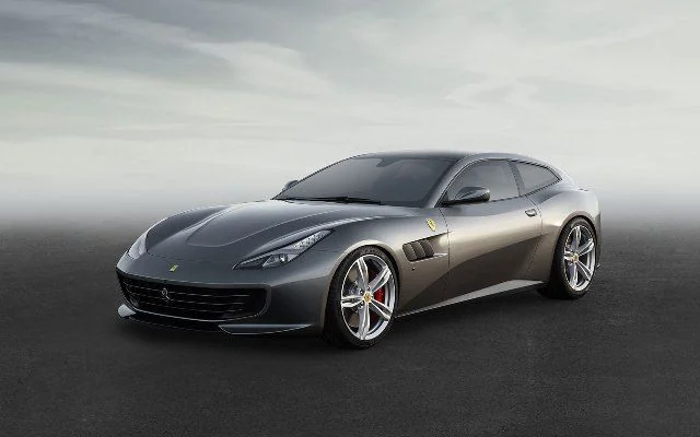 Ferrari GTC4Lusso (4)
