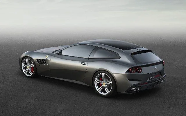 Ferrari GTC4Lusso (7)
