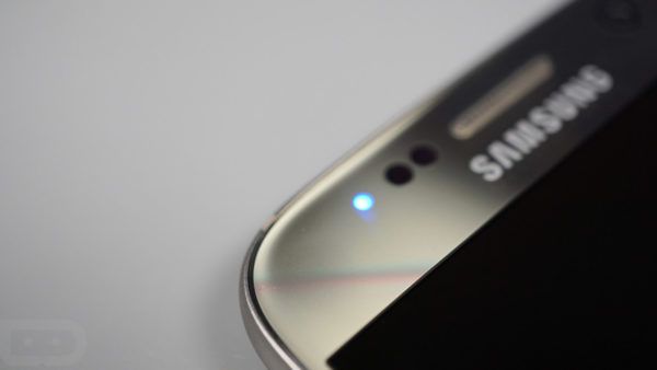 L'attuale led di notifica del Galaxy S7, integrato nella parte frontale