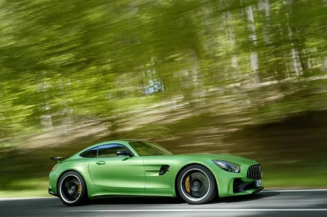 mercedes-benz-amg-gt-r_2