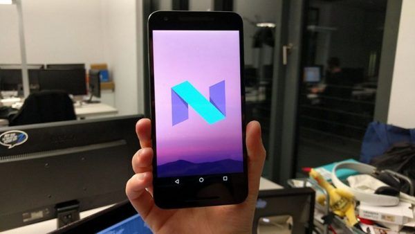 Una preview di Android N installata su Nexus 5X