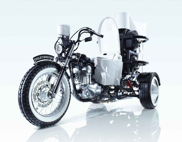 TOTO-Toilet-bike-NEO-moto-ad-escrementi