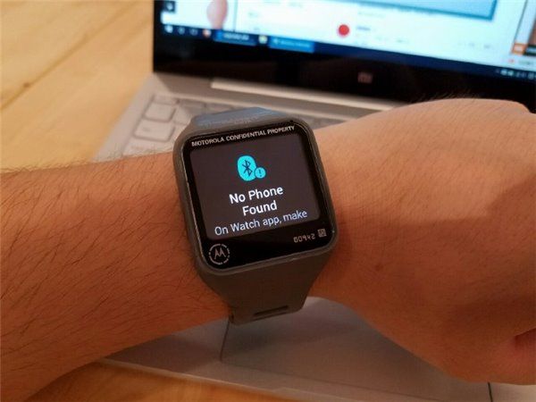 Lenovo: in arrivo uno nuovo smartwatch quadrato con il brand “Moto”