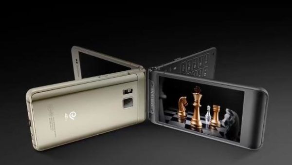 Il Samsung Folder 2, altro smartphone a conchiglia dell'azienda coreana