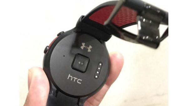 Il retro del primo smartwatch Android Wear targato HTC
