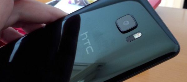 HTC-U-Ultra-drop-test