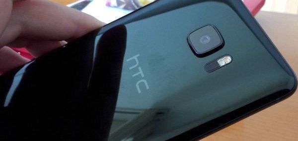 HTC-U-Ultra-drop-test
