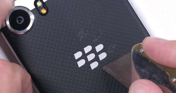 BlackBerry KeyOne bend test