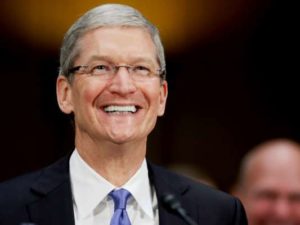 Tim Cook è stato il CEO più pagato del 2016 secondo Standard and Poor's