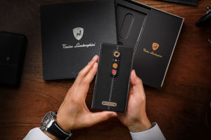 Lamborghini Alpha One, lo smartphone da 2500 dollari realizzato con materiali di lusso