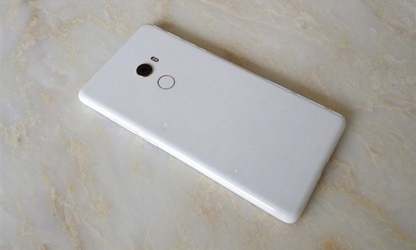 1 Xiaomi Mi MIX 2 Ceramic White, Lei Jun pubblica alcune foto del device! - immagine 2