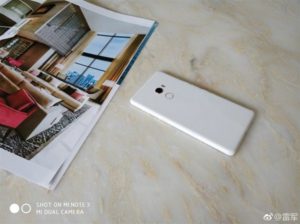 Xiaomi Mi MIX 2 Ceramic White, Lei Jun pubblica alcune foto del device! - immagine 3