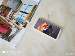 Xiaomi Mi MIX 2 Ceramic White, Lei Jun pubblica alcune foto del device! - immagine 4