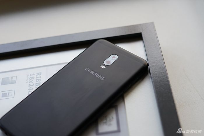 samsung-galaxy-c8-9