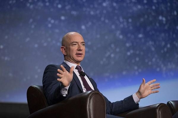 Jeff Bezos, imprenditore statunitense, fondatore, Chairman, Presidente e AD di Amazon.com, la più grande società di commercio elettronico al mondo