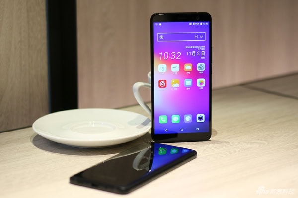 htc-u116 Ammirate la bellezza di HTC U11+ in questo primo photo tour! - immagine 7