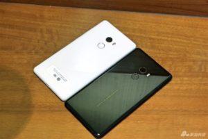 Xiaomi Mi Mix 2 Full Ceramic Version è potente, bello ed elegante - immagine 10