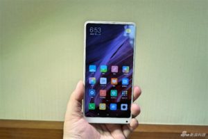 Xiaomi Mi Mix 2 Full Ceramic Version è potente, bello ed elegante - immagine 13