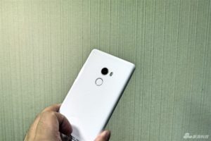 Xiaomi Mi Mix 2 Full Ceramic Version è potente, bello ed elegante - immagine 14