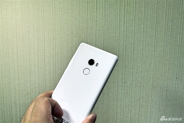 xiaomi-mi-mix-2-19 Xiaomi Mi Mix 2 Full Ceramic Version è potente, bello ed elegante - immagine 14