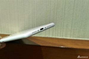 Xiaomi Mi Mix 2 Full Ceramic Version è potente, bello ed elegante - immagine 16